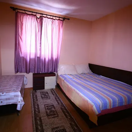 بيت شباب The House Hostel بلوفديف